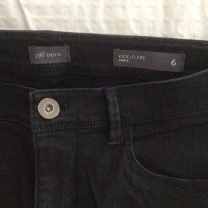 J Jill black frayed edge ankle size 6
